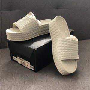 Ash Scream white platform studded slide